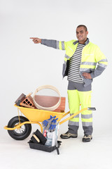 Ma&ccedil;on pointant du doigt