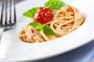 Spaghetti with cherry tomato and basil
