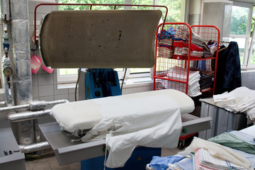 Drying and ironing rolling press