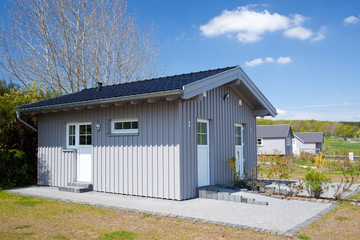 holzhaus auf campingplatz