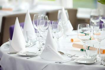 Feierlich gedeckter Tisch