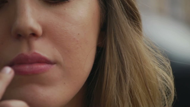 HD1080p Junge Frau beim rauchen