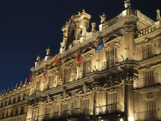 Fototapeta na wymiar Ayuntamiento de Salamanca por la noche