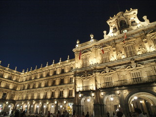 Plaza Mayor y Ayuntamiento en Salamanca por la noche
