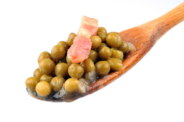 Cuiller de petits pois et lardons