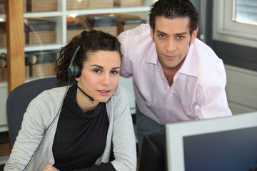 Directeur commerciale et assistante au bureau