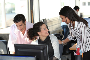 Collègues au bureau