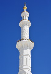 Fototapeta na wymiar Minaret Meczet Sheikh Zayed w Abu Dhabi