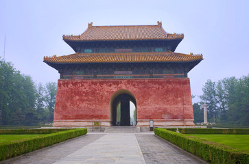Obraz premium chine,beijing : voie des esprits, pavillon de la stèle