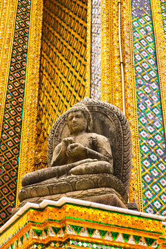 Buddha statues in Wat pra keaw in Bangkok