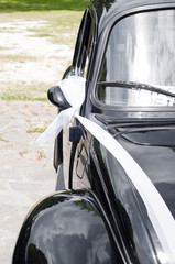 decorazione matrimonio su automobile d'epoca