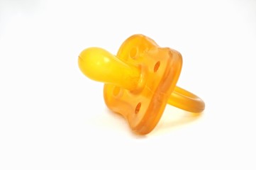 Chupete en fondo blanco