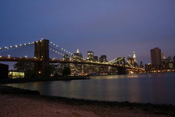 Fototapeta na wymiar Brooklyn most w nocy