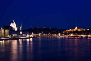 Obraz na płótnie Canvas Night lights in Budapest-Hungary