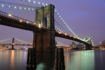 Fototapeta na wymiar Brooklyn Bridge at Dusk