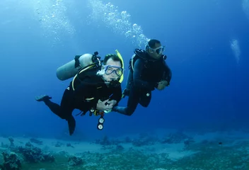 Photo sur Plexiglas Plonger male scuba divers