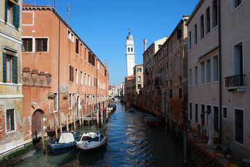 Fototapeta na wymiar Venetian alley