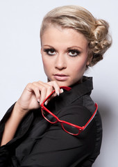 blonde Frau mit Brille