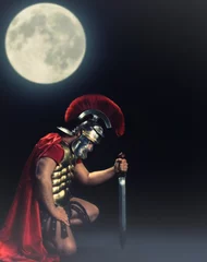 Foto op Plexiglas Ridders Legioensoldaat die & 39 s nachts op een knie staat