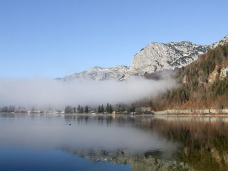 Grundlsee im Morgennebel