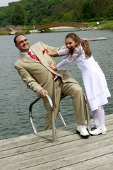 Vater und Tochter am See