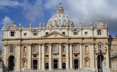 Obraz premium front of St Peter's Basilica in Rome,Italy