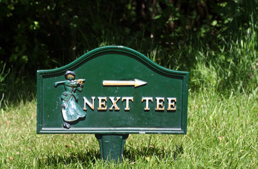 Sign for next tee