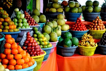 Deurstickers Indonesië fruits en pyramide