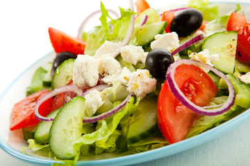 Vegetable salad with cheese