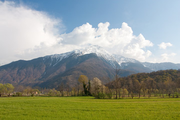 Naklejka premium Góry na niebie