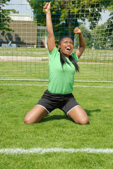 Dukelhäutige Fußballspielerin © Volker Witt