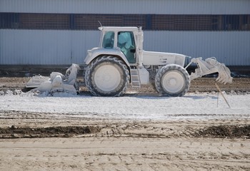 Traktor beim Kalken