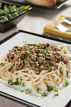 Espaguete com anchova e salsa