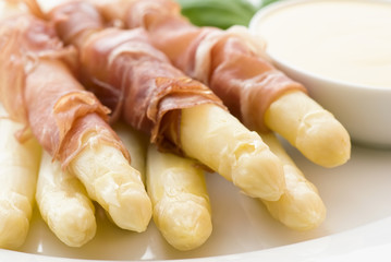 Spargel mit Schinken