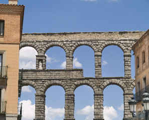Fototapeta na wymiar Segovia, acueducto romano, construído hace 2000 años, España