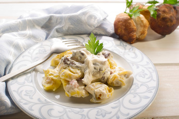 tortellini with cream sauce and cep.-tortellini panna porcini
