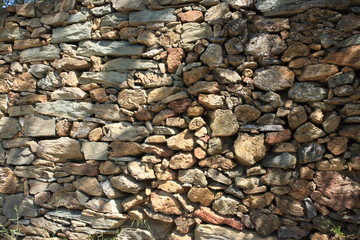 maçonnerie artisanale (mur en pierre)