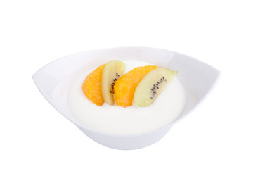 Joghurt mit Orangen und Kiwi