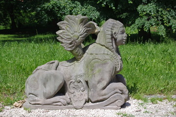 Kamienny posąg