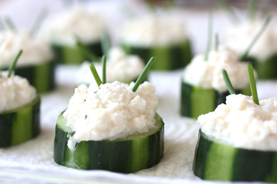 Ap&eacute;ritifs au concombre et miettes de crabe