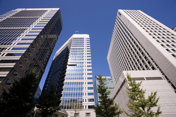 Fototapeta na wymiar Budynki biurowe w Tokio Otemachi