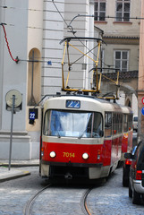 Fototapeta na wymiar Tramwaje w Pradze