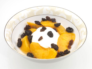 Sliced Peaches with Low Fat Yoghurt