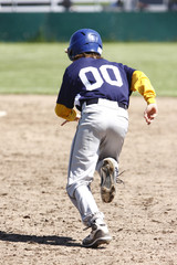 Runner going for a base