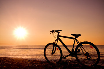 Fototapeta na wymiar Bicycle and sea