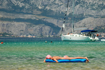 Relaks na plaży w Chorwacji - obrazy, fototapety, plakaty