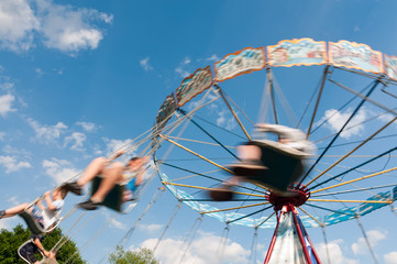 Whirling carousel