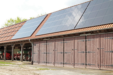 Solarmodule auf Scheune