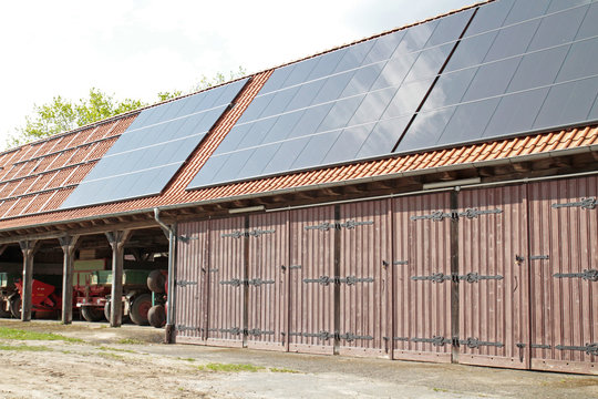 Solarmodule auf Scheune
