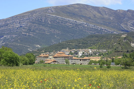 monasterio y pueblo de boltaña